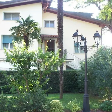 Hotel La Dependance By Casa Bianca 4*