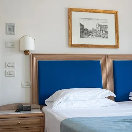 Hotel La Dependance By Casa Bianca 4*